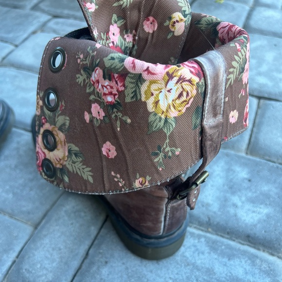 Dr. Martens Triumph Waxed Brown Floral Combat Boots - Picture 7 of 9